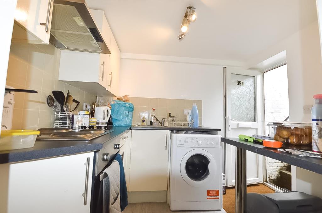 Lot: 155 - FLAT FOR INVESTMENT -